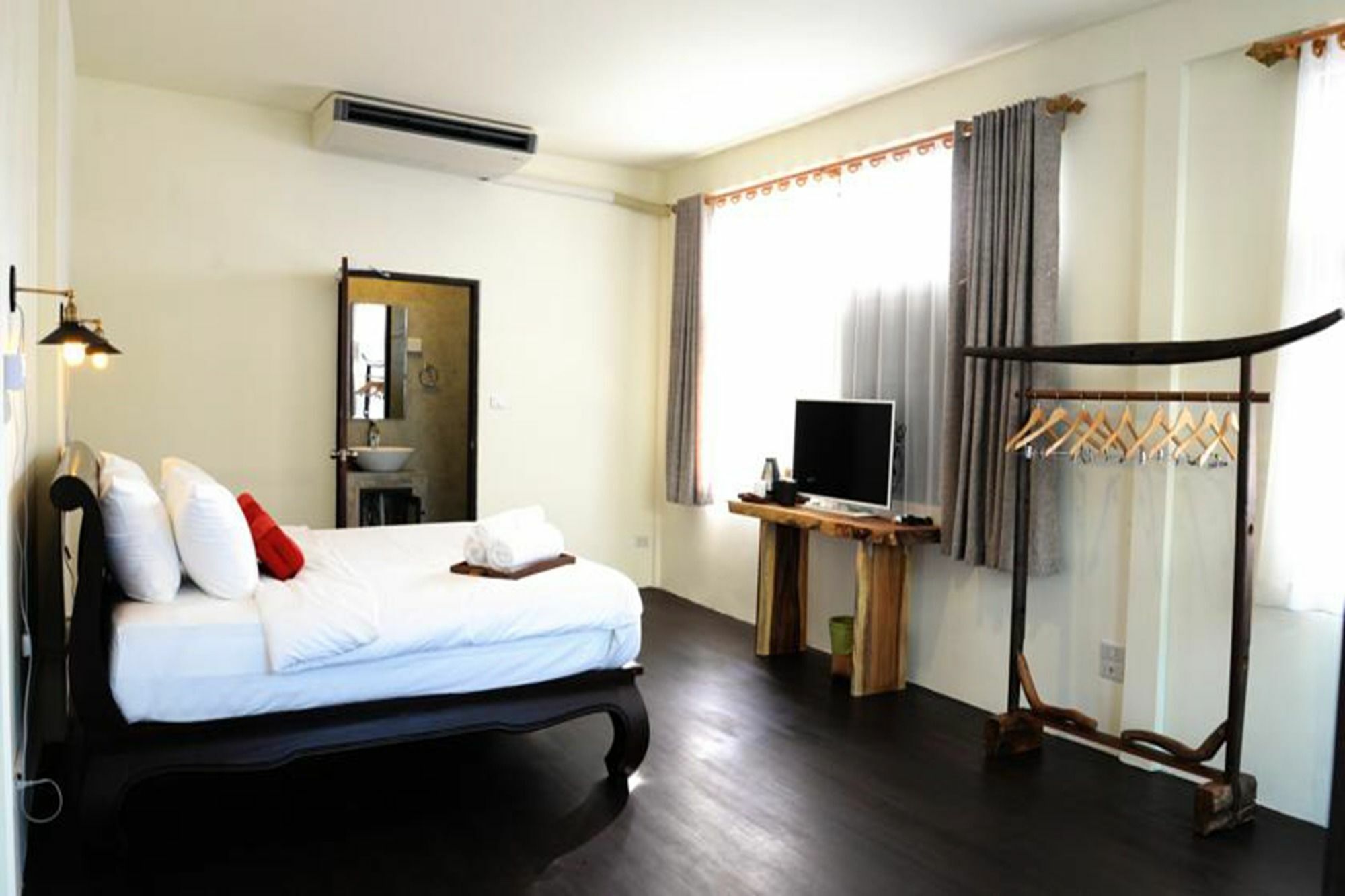 นาวา ศรัญ Hotel เชียงใหม่ ภายนอก รูปภาพ
