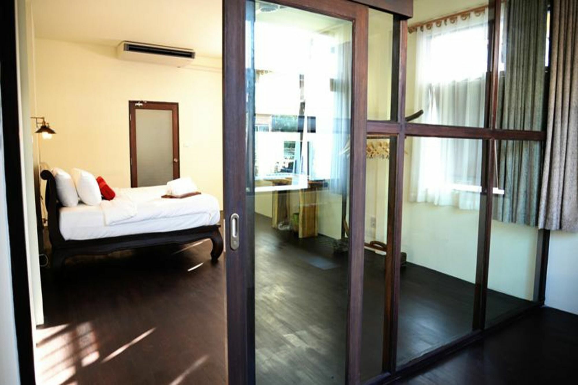 นาวา ศรัญ Hotel เชียงใหม่ ภายนอก รูปภาพ